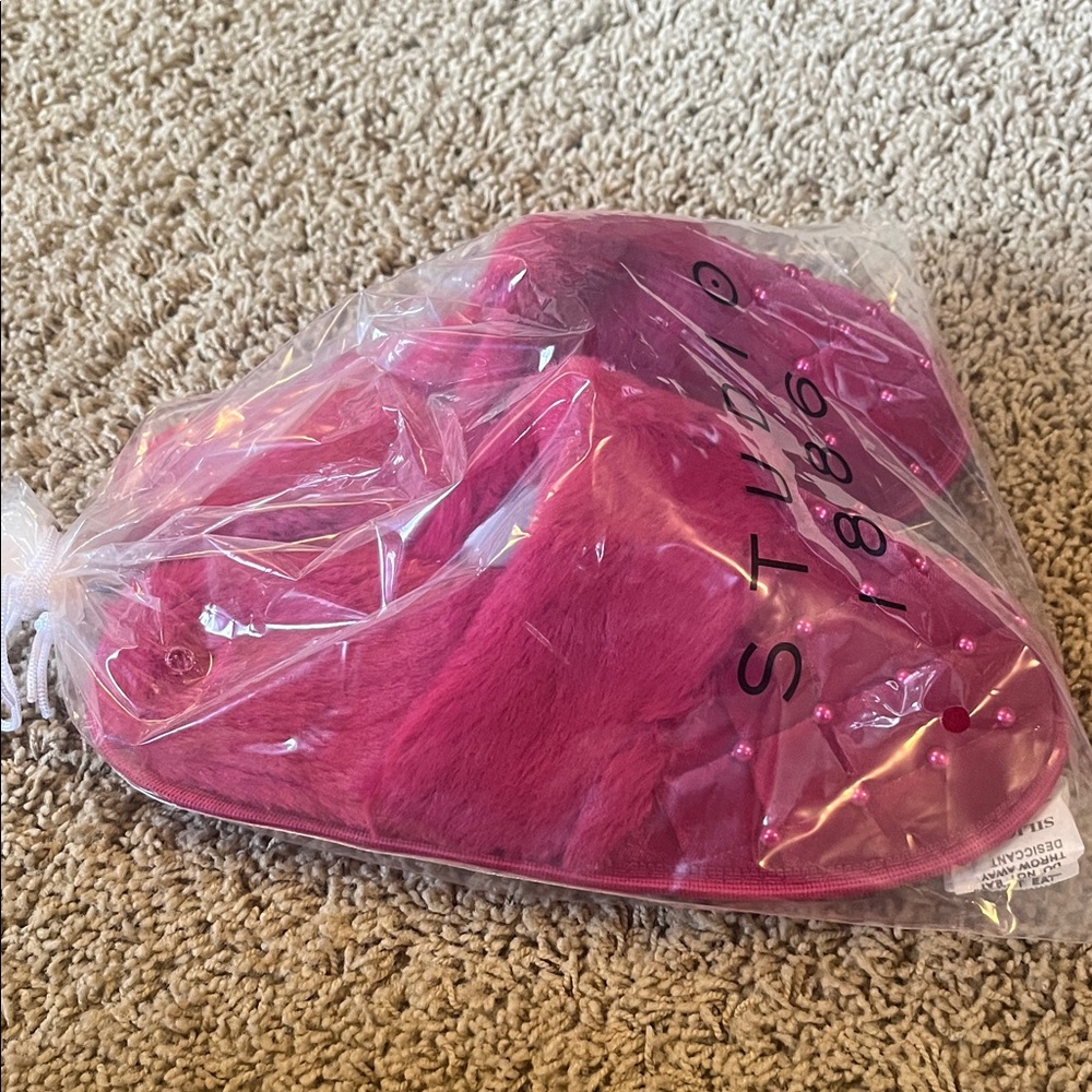 Pink Slippers 7/8 - Picture 2 of 5